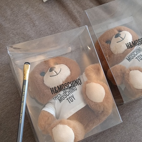 **SHIPS TOMO** NIB H&M x Moschino bear iPhone case - Picture 7 of 8